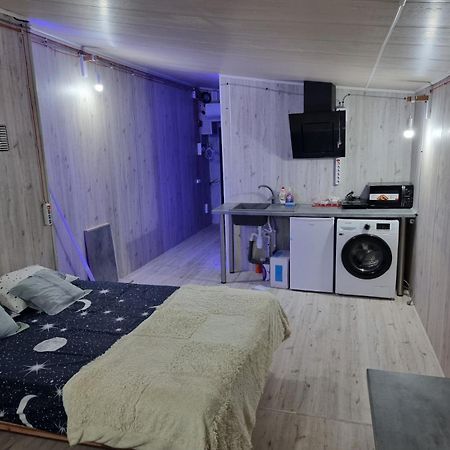 Luxury Apartament In คีชีเนา ภายนอก รูปภาพ