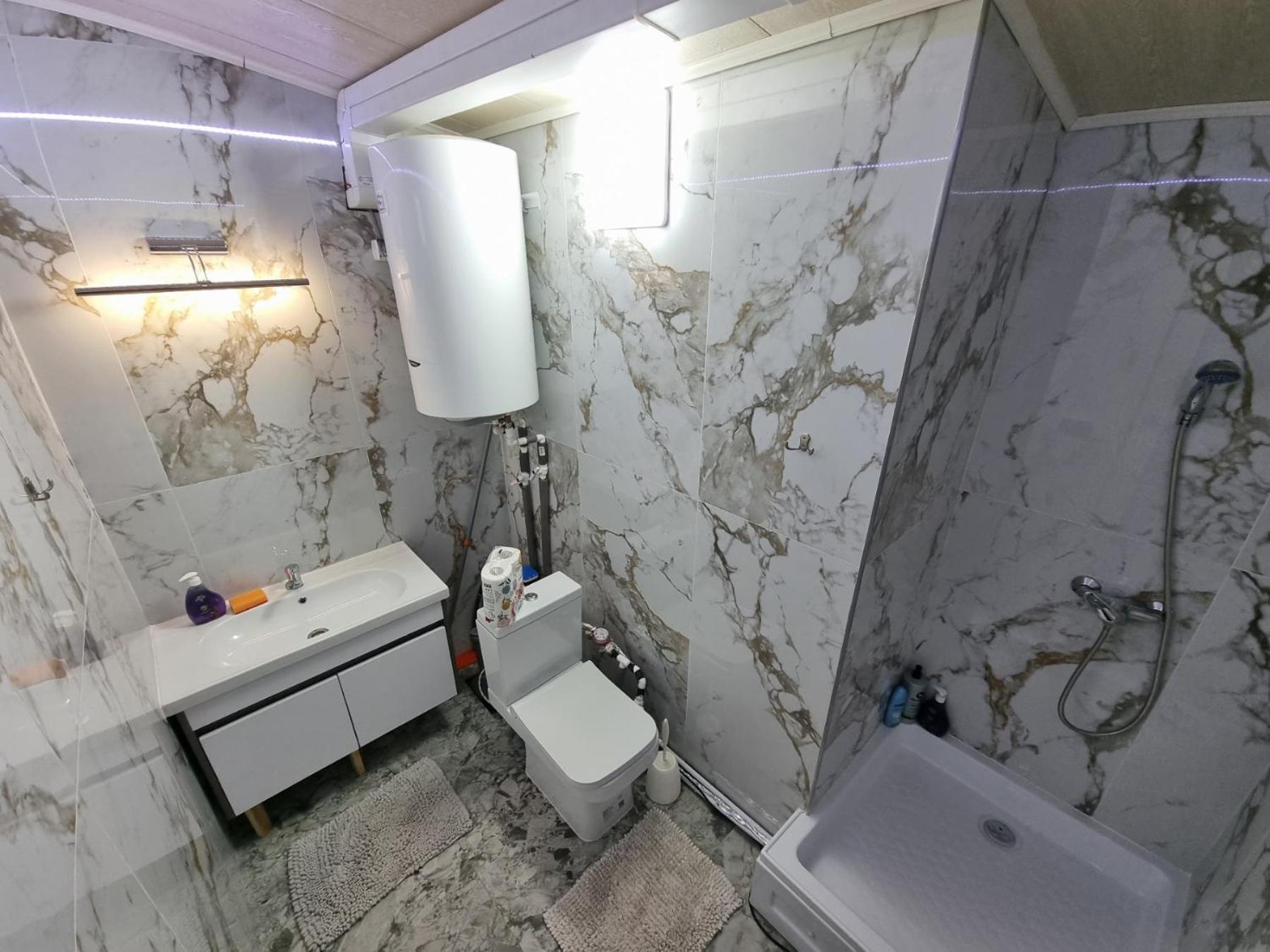 Luxury Apartament In คีชีเนา ภายนอก รูปภาพ